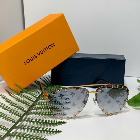 Women's Louis Vuitton Gold Sunglasses - Picture 1 of 4